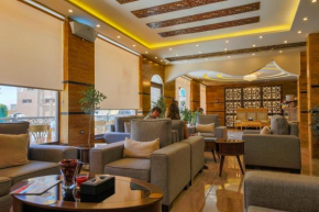 Town Season Hotel